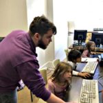 teenager_little_girl_computer_2