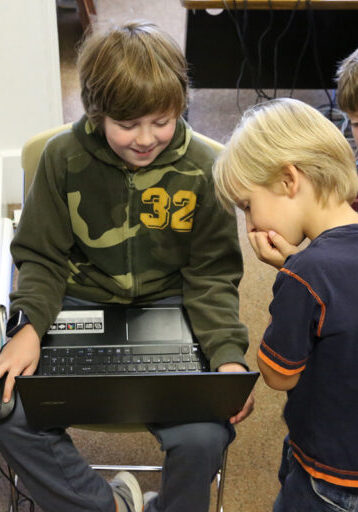 kids gathered around laptop